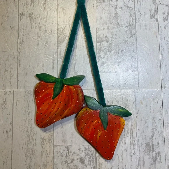 HAND CRAFTED Painted Set of double hanging wood strawberries NWOT Sealed - Picture 5 of 13